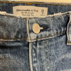 Abercrombie The 90’s Straight Ultra High Rise Jean in Size 26